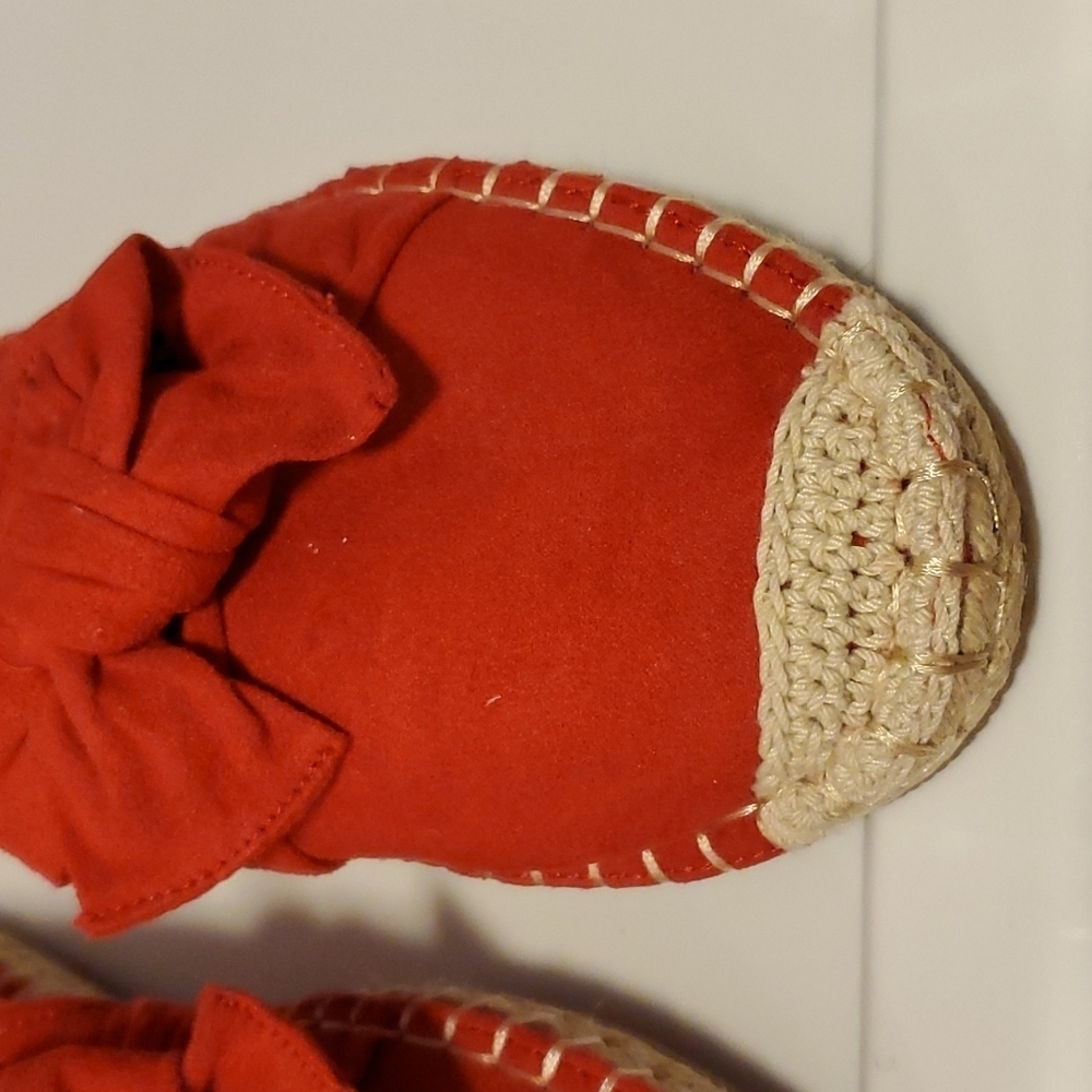 Bandolino Suede Red Bow Flats   Size 11 - Picture 2 of 7